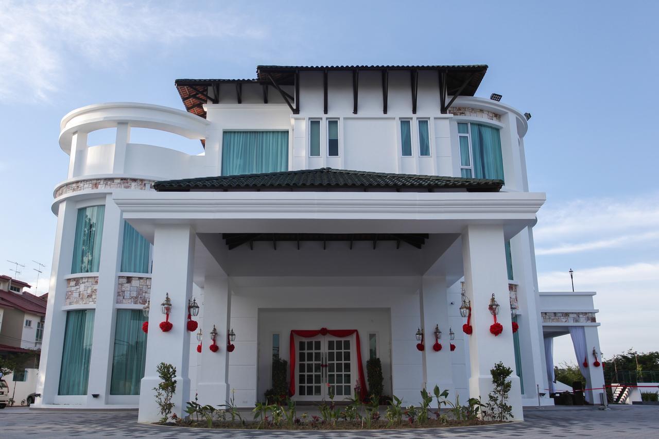 Casa Bianca Hotel Keluang Luaran gambar