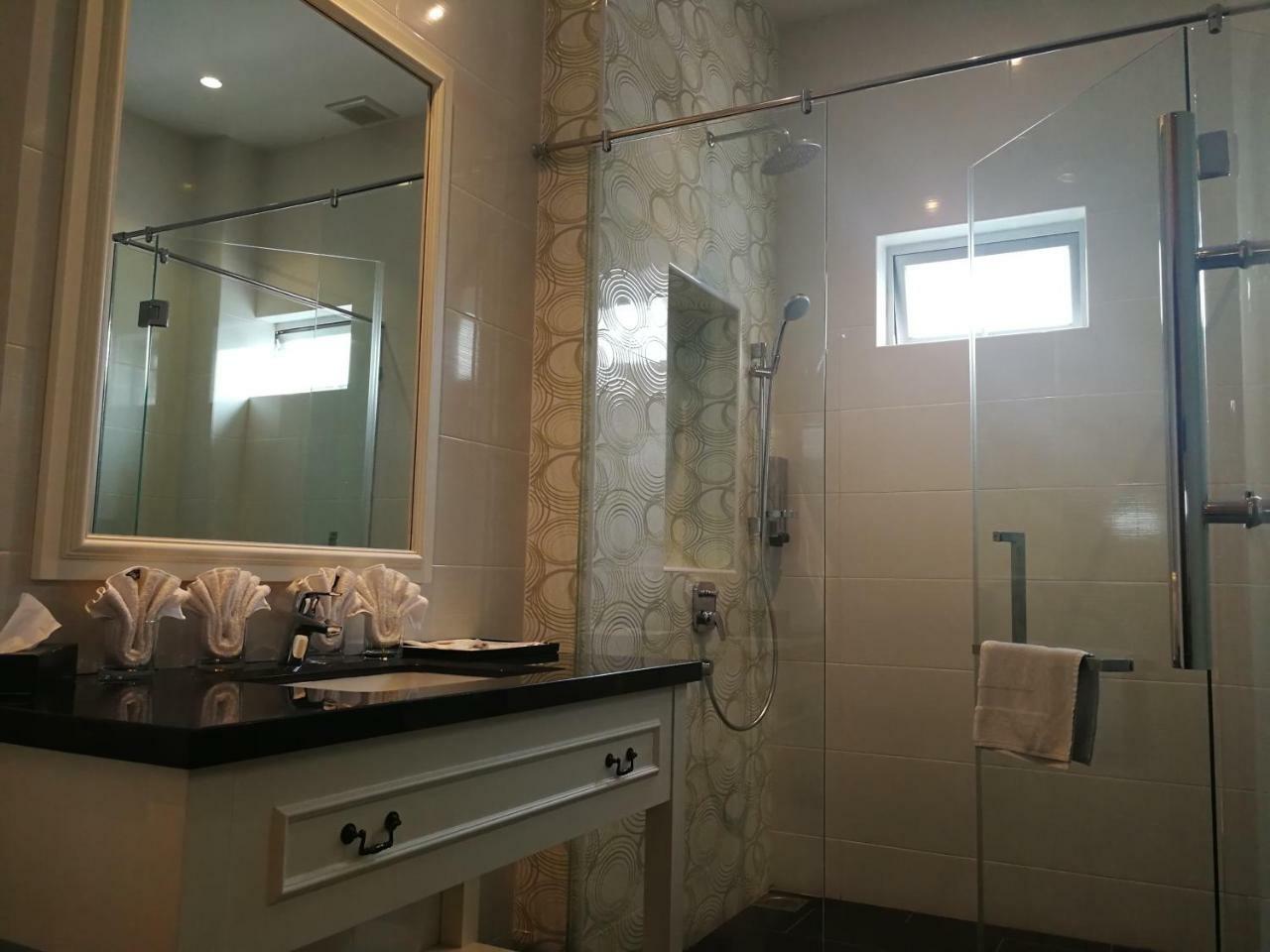 Casa Bianca Hotel Keluang Luaran gambar