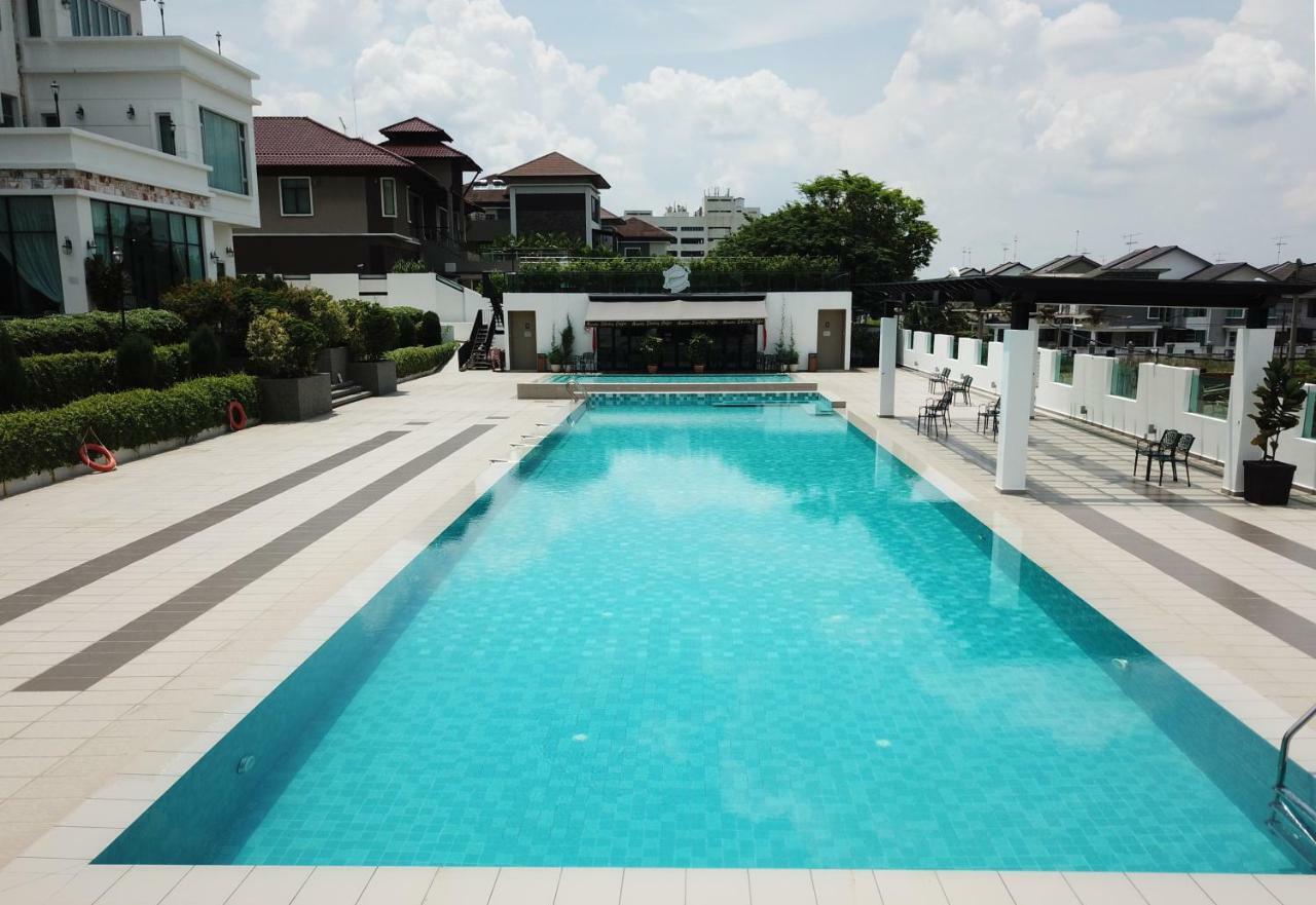 Casa Bianca Hotel Keluang Luaran gambar