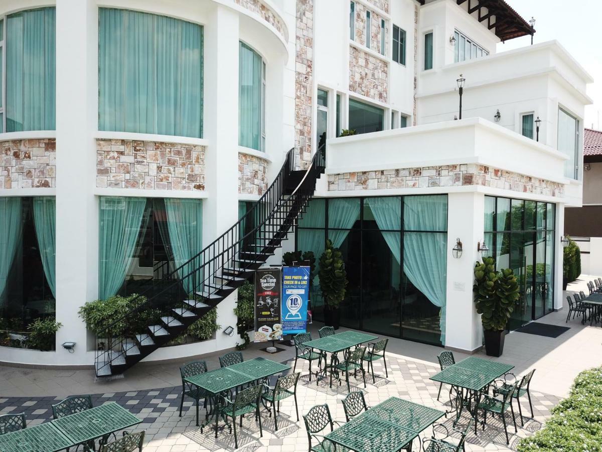 Casa Bianca Hotel Keluang Luaran gambar