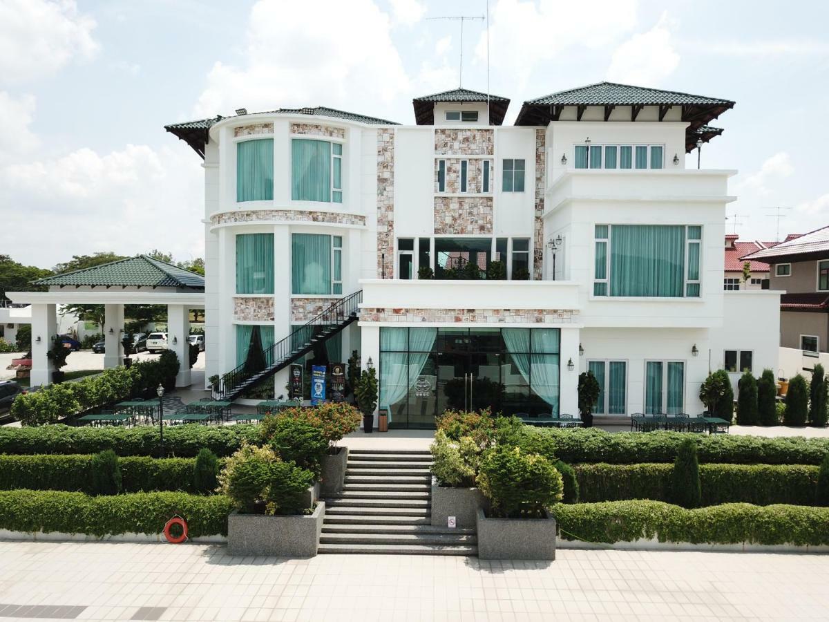 Casa Bianca Hotel Keluang Luaran gambar